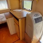 Κάμπινγκ Gaestehaus Kathi Gyenescamping Wohnwagen Knaus 1 Rechts