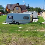 Gaestehaus Kathi Gyenescamping Wohnwagen Knaus 1 Rechts *