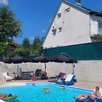 Κάμπινγκ Gaestehaus Kathi Gyenescamping Wohnwagen Knaus 1 Rechts