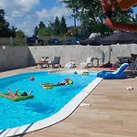 营地 Gaestehaus Kathi Gyenescamping Wohnwagen Knaus 1 Rechts