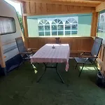 Gaestehaus Kathi Gyenescamping Wohnwagen Knaus 1 Rechts 根尼斯迪亚斯
