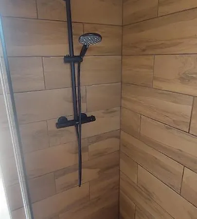 Gyenescamping Wohnwagen Knaus 1 Rechts אתר קמפינג גיינסדיאס