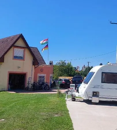 Gyenescamping Wohnwagen Knaus 1 Rechts Gyenesdiás