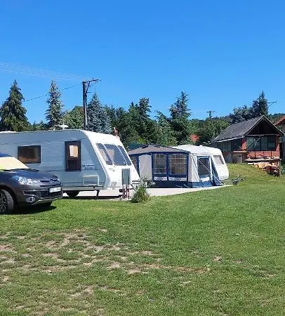 Gyenescamping Wohnwagen Knaus 1 Rechts *
