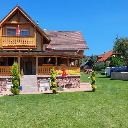 Gyenescamping Wohnwagen Knaus 1 Rechts Gyenesdiás