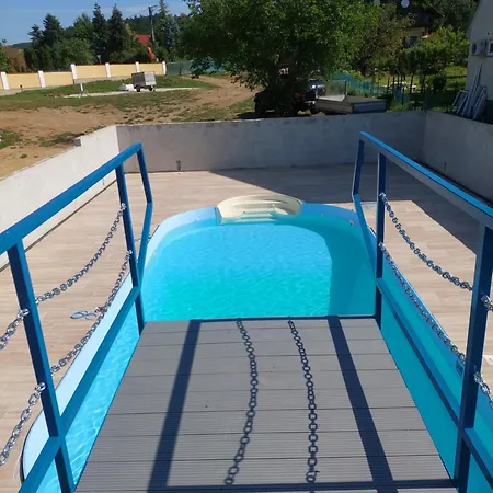 אתר קמפינג Gyenescamping Wohnwagen Knaus 1 Rechts *