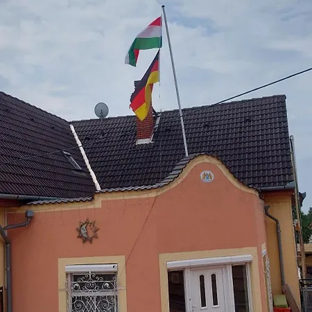 Gaestehaus Kathi Gyenescamping Wohnwagen Knaus 1 Rechts 营地 根尼斯迪亚斯