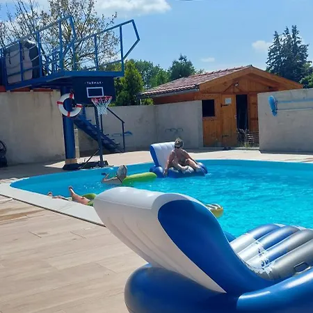 אתר קמפינג Gyenescamping Wohnwagen Knaus 1 Rechts גיינסדיאס