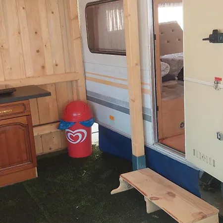 Gyenescamping Wohnwagen Knaus 1 Rechts Parque de Campismo Gyenesdiás