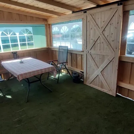 Gyenescamping Wohnwagen Knaus 1 Rechts גיינסדיאס