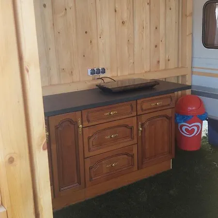 Gyenescamping Wohnwagen Knaus 1 Rechts * Gyenesdiás