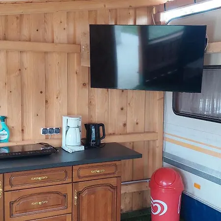 Gaestehaus Kathi Gyenescamping Wohnwagen Knaus 1 Rechts 营地 根尼斯迪亚斯