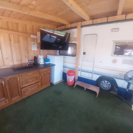 Κάμπινγκ Gaestehaus Kathi Gyenescamping Wohnwagen Knaus 1 Rechts Gyenesdiás