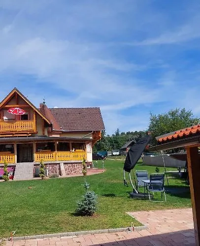 Gyenescamping Wohnwagen Knaus 1 Rechts *