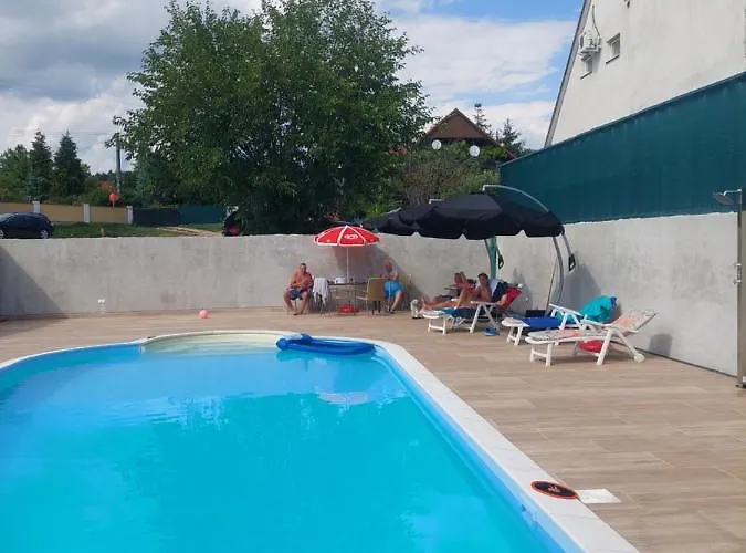 Gyenescamping Wohnwagen Knaus 1 Rechts Kemping *