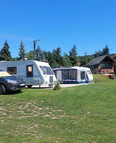 Gyenescamping Wohnwagen Knaus 1 Rechts *
