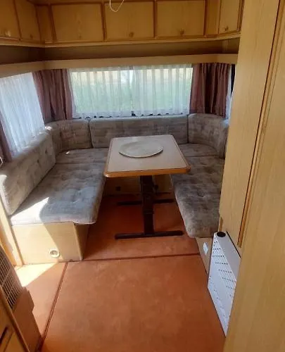 Gyenescamping Wohnwagen Knaus 1 Rechts