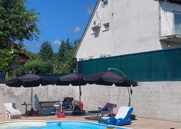 Campeggio Gyenescamping Wohnwagen Knaus 1 Rechts