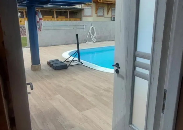 Gyenescamping Wohnwagen Knaus 1 Rechts