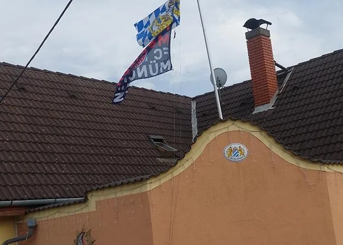 Gyenescamping Wohnwagen Knaus 1 Rechts *