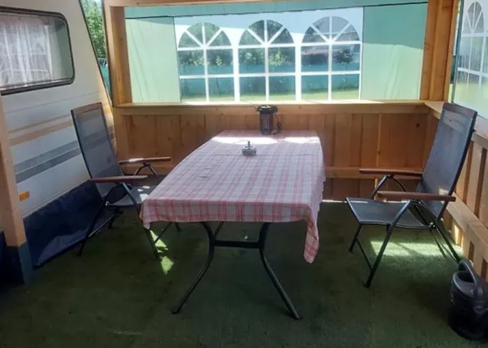 Gyenescamping Wohnwagen Knaus 1 Rechts Gyenesdiás